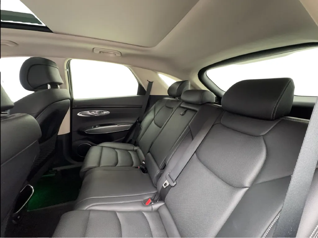 Genesis GV70 photo 28
