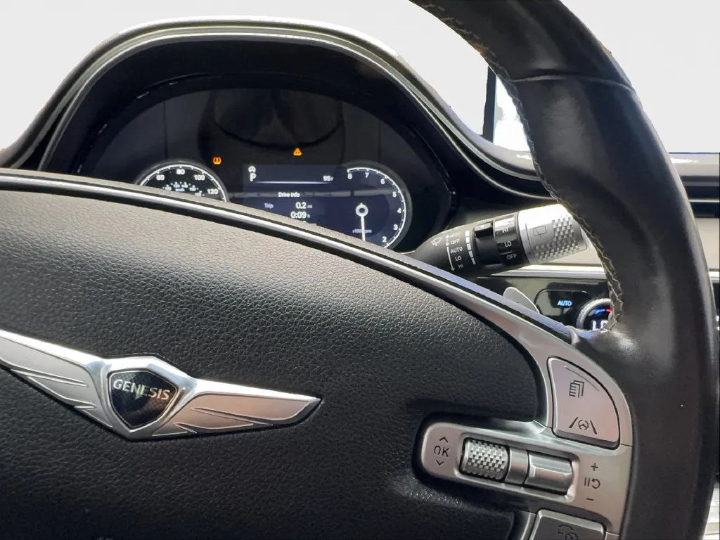 Genesis GV70 photo 46