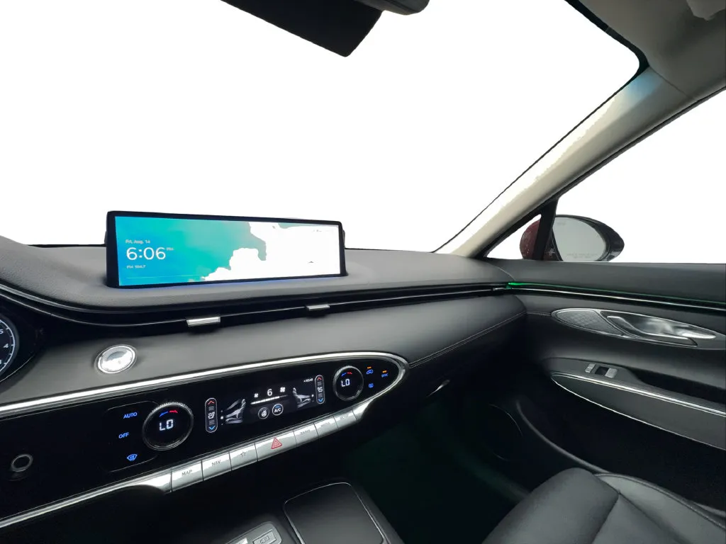 Genesis GV70 photo 48