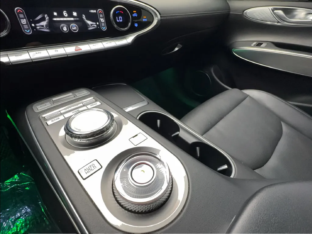 Genesis GV70 photo 52