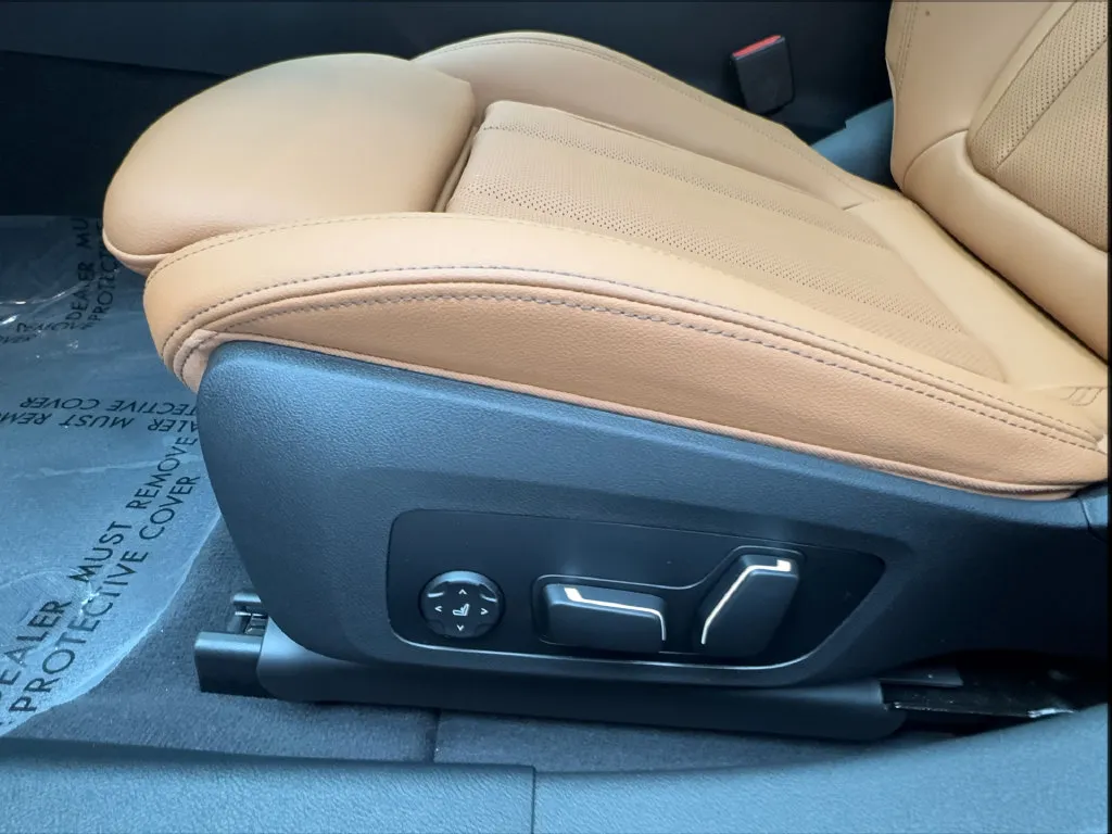BMW i4 photo 25
