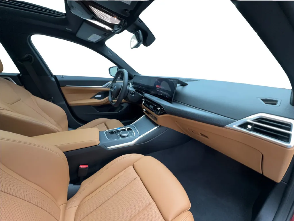 BMW i4 photo 36