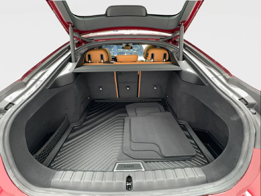 BMW i4 photo 19