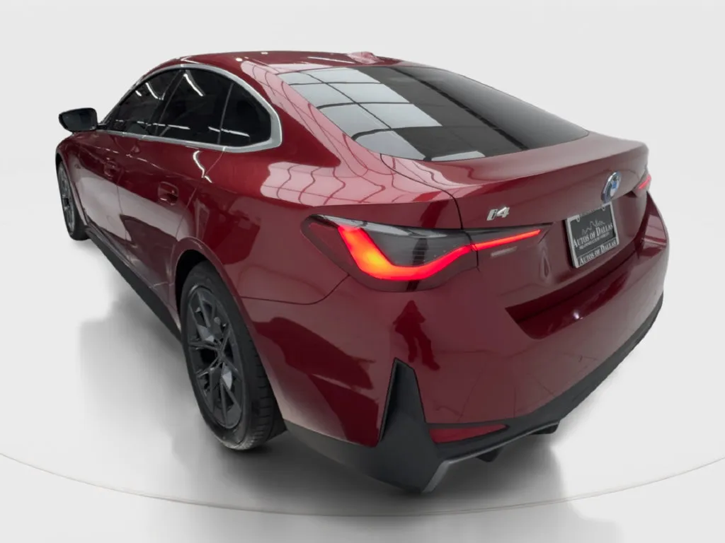 BMW i4 photo 11