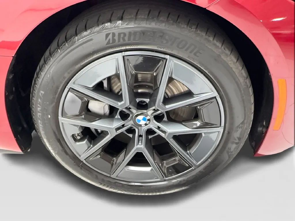 BMW i4 photo 16
