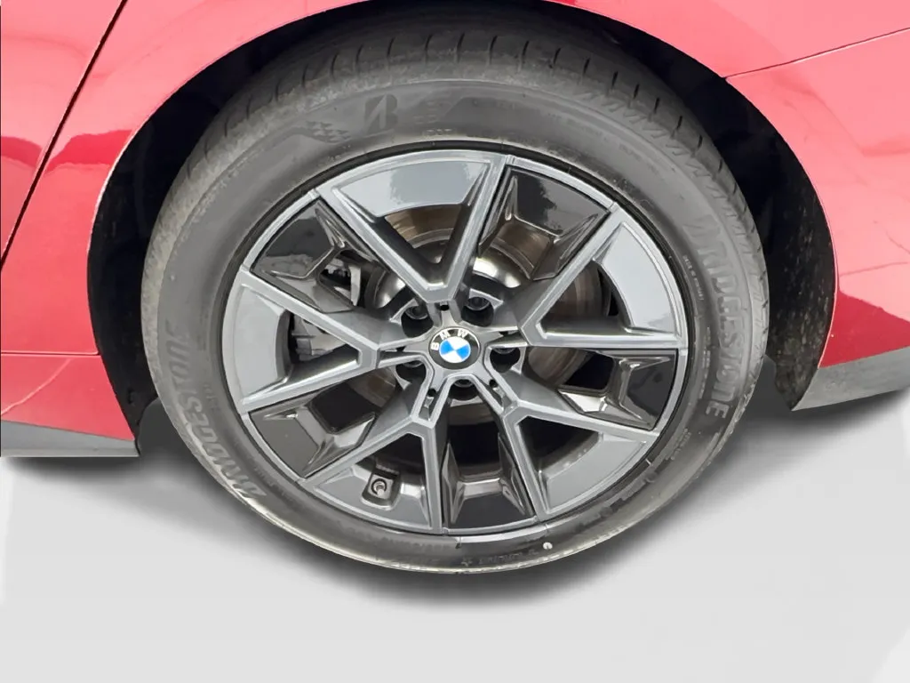 BMW i4 photo 14