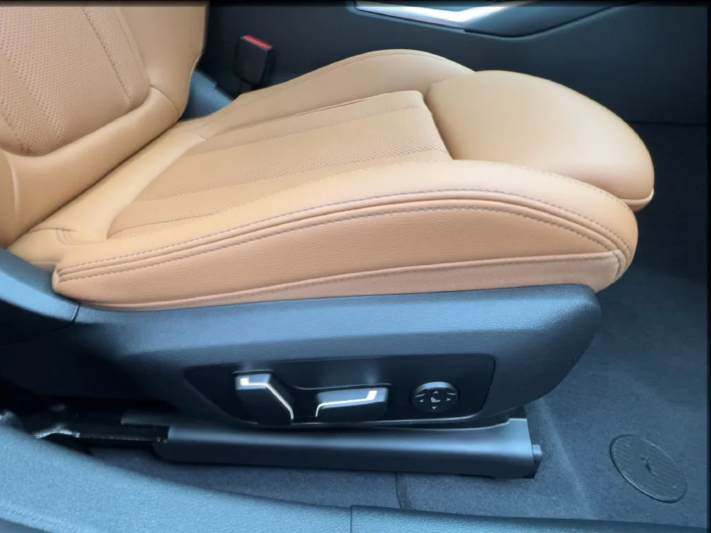 BMW i4 photo 35