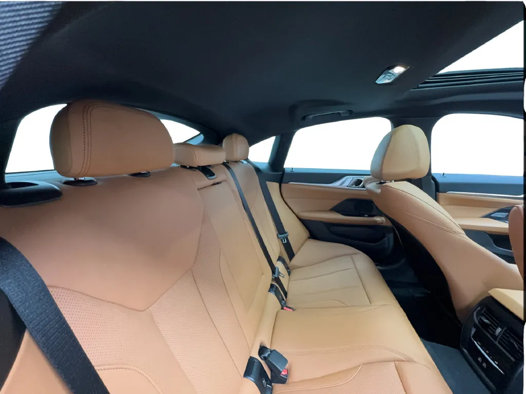 BMW i4 photo 32