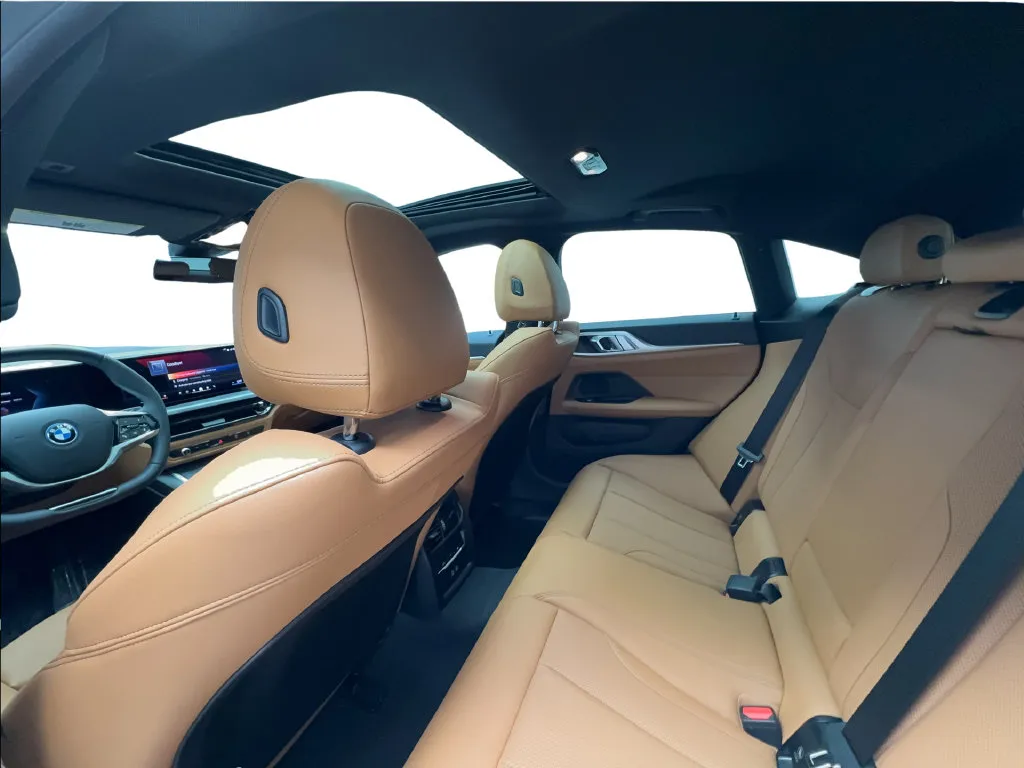 BMW i4 photo 27