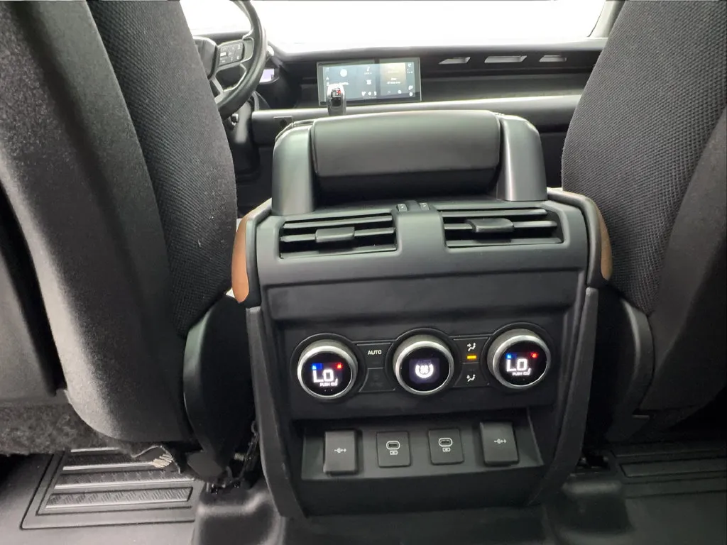 Land Rover Defender photo 42