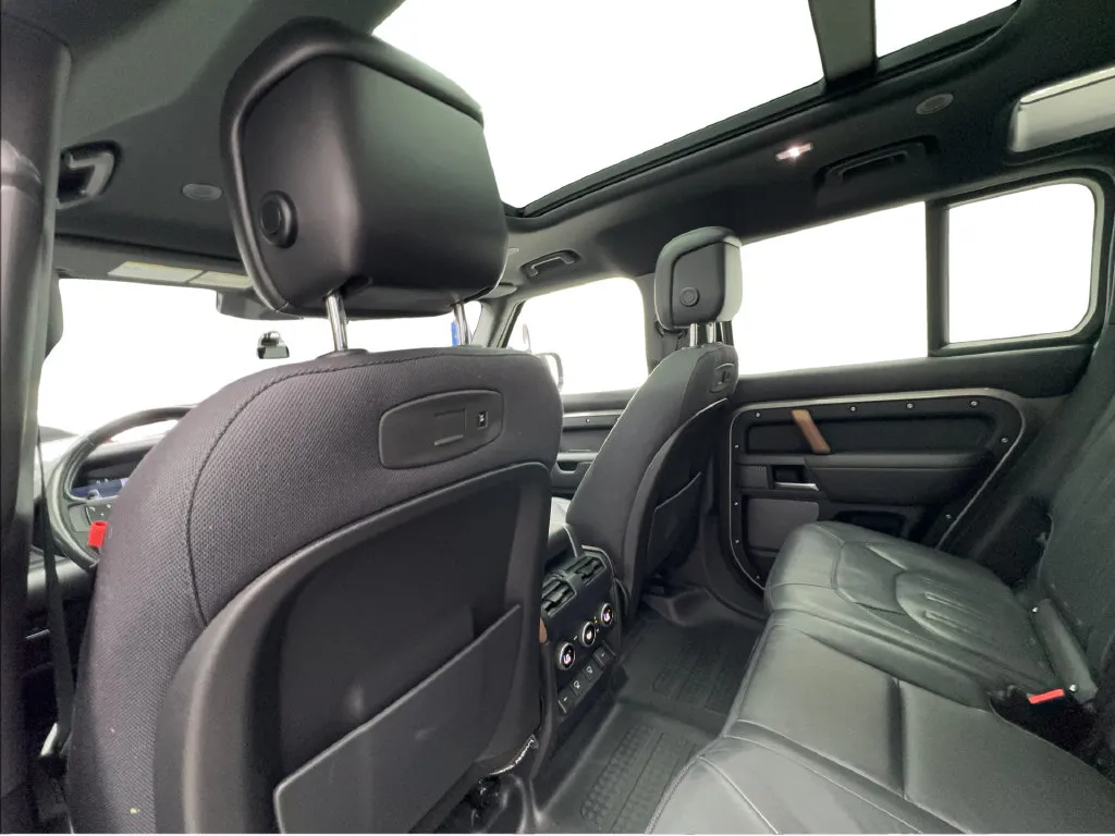Land Rover Defender photo 26