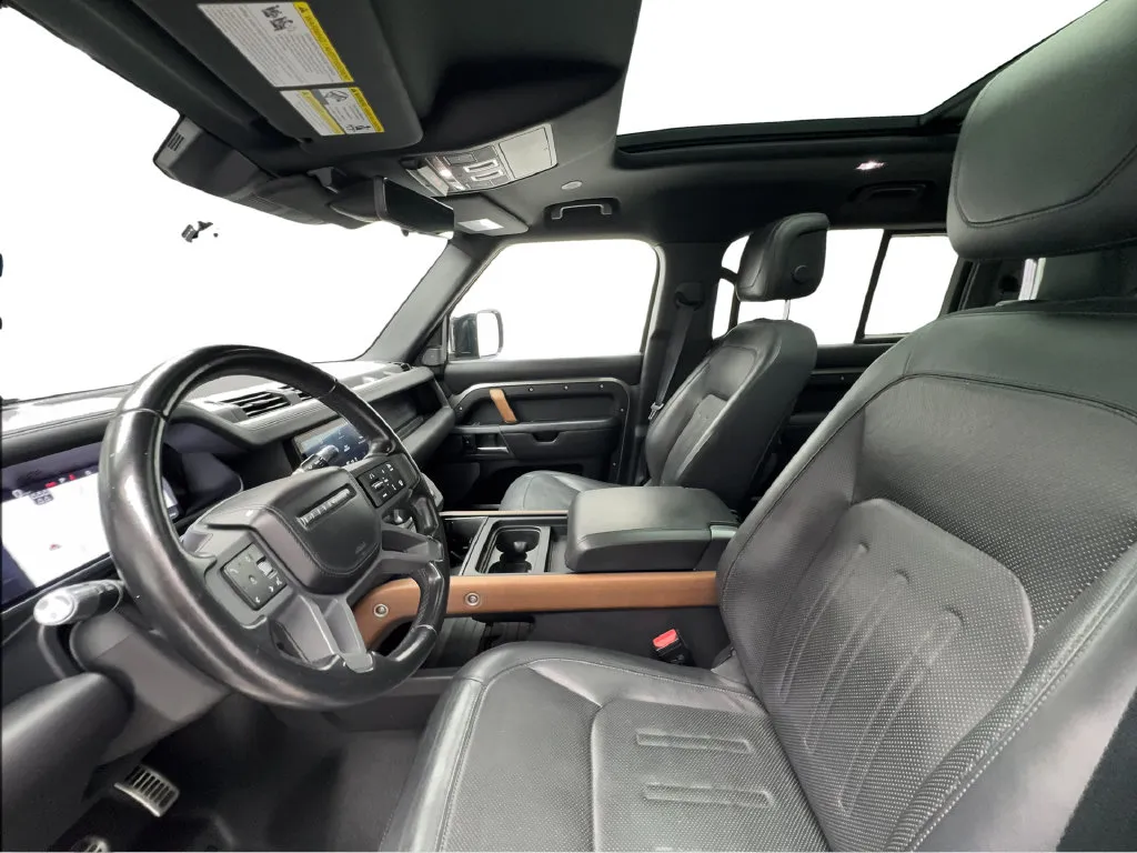 Land Rover Defender photo 21
