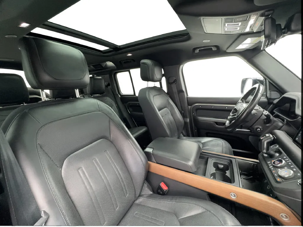 Land Rover Defender photo 33