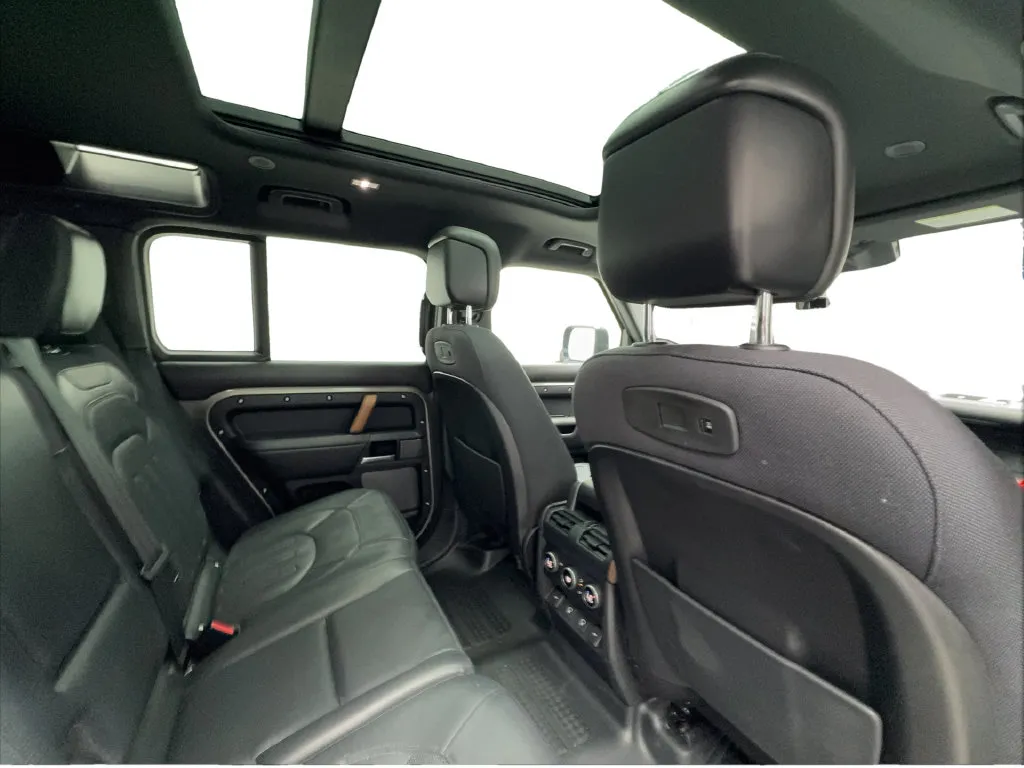 Land Rover Defender photo 29