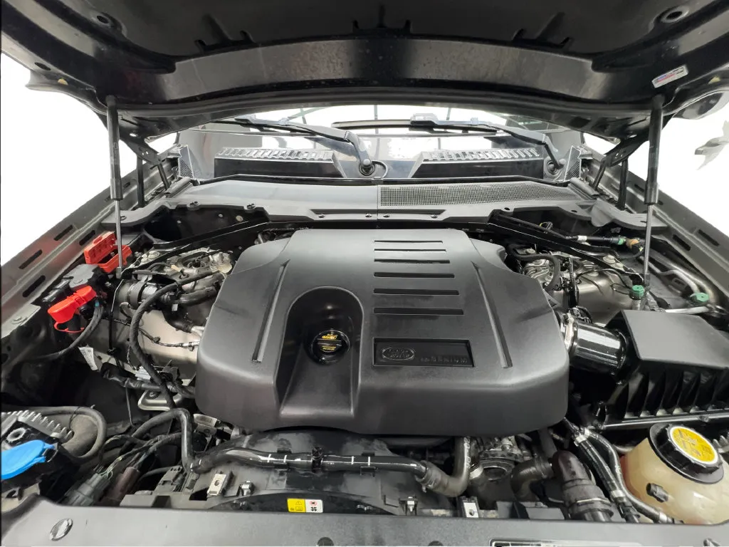 Land Rover Defender photo 19