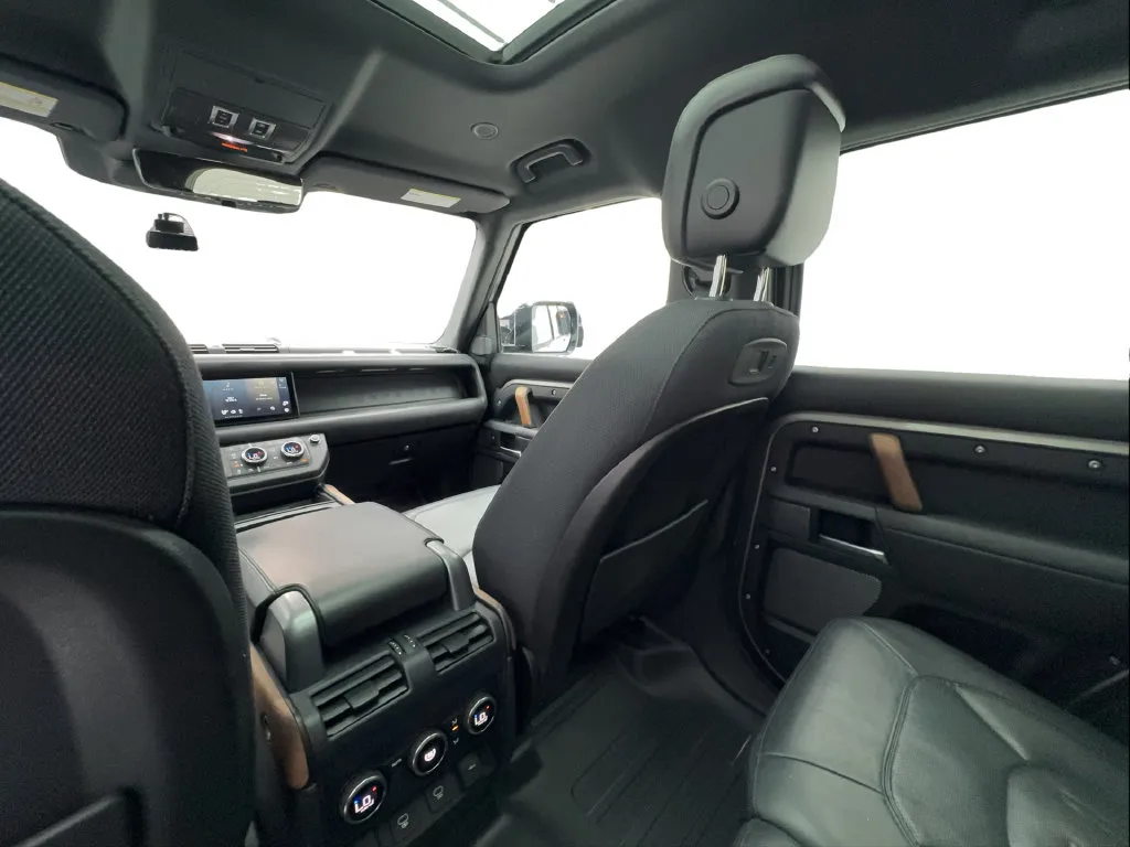 Land Rover Defender photo 43