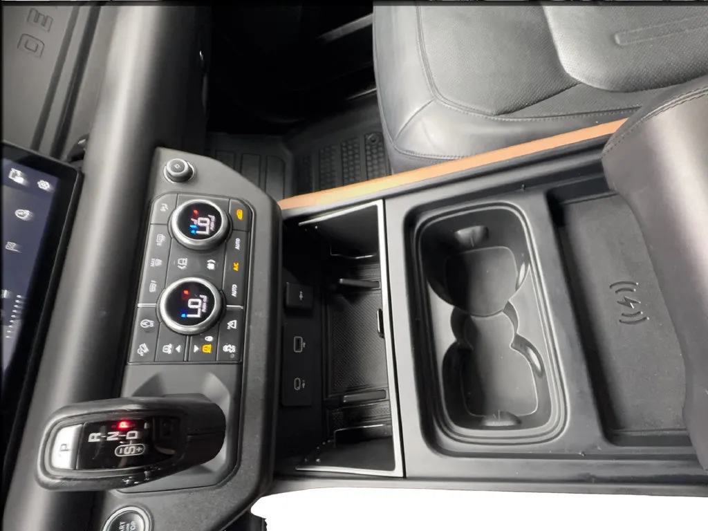 Land Rover Defender photo 52