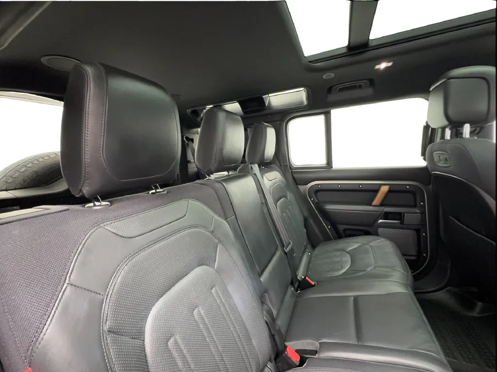 Land Rover Defender photo 30