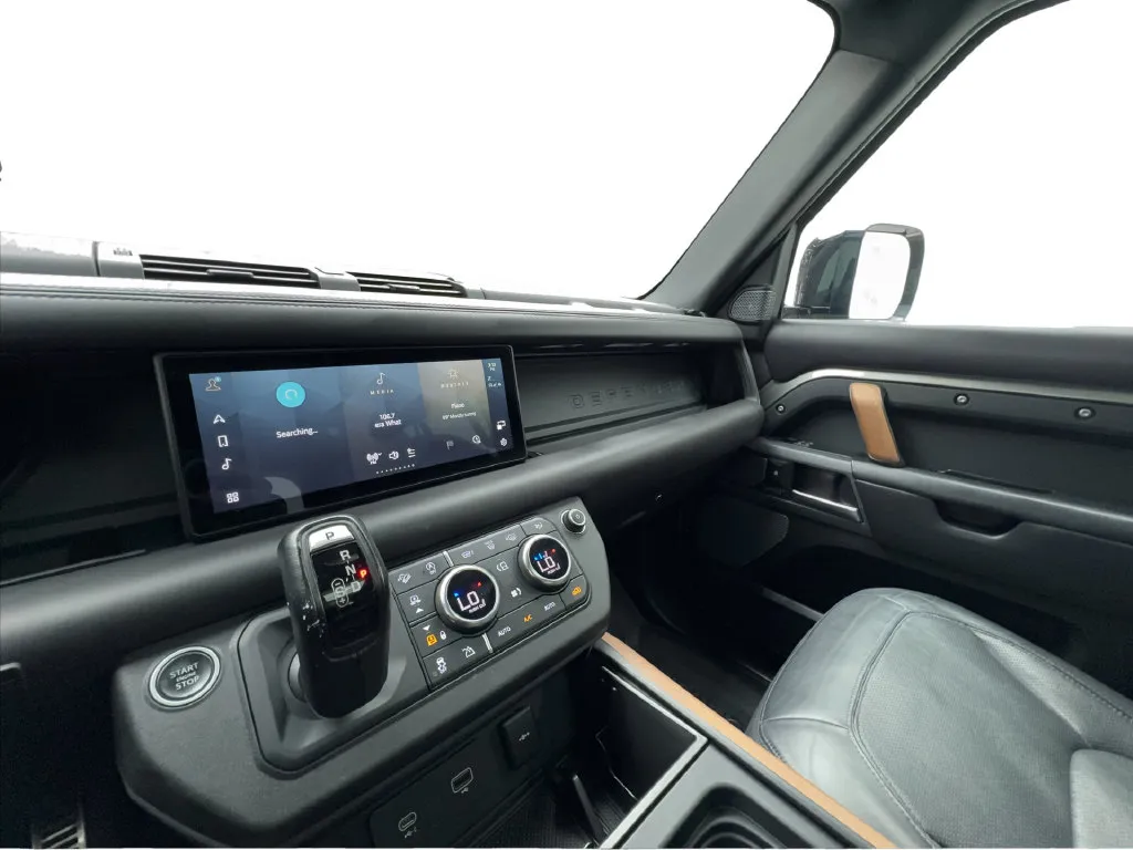 Land Rover Defender photo 47