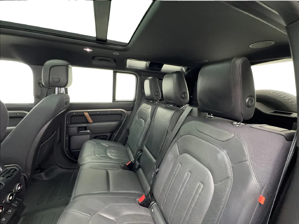 Land Rover Defender photo 27