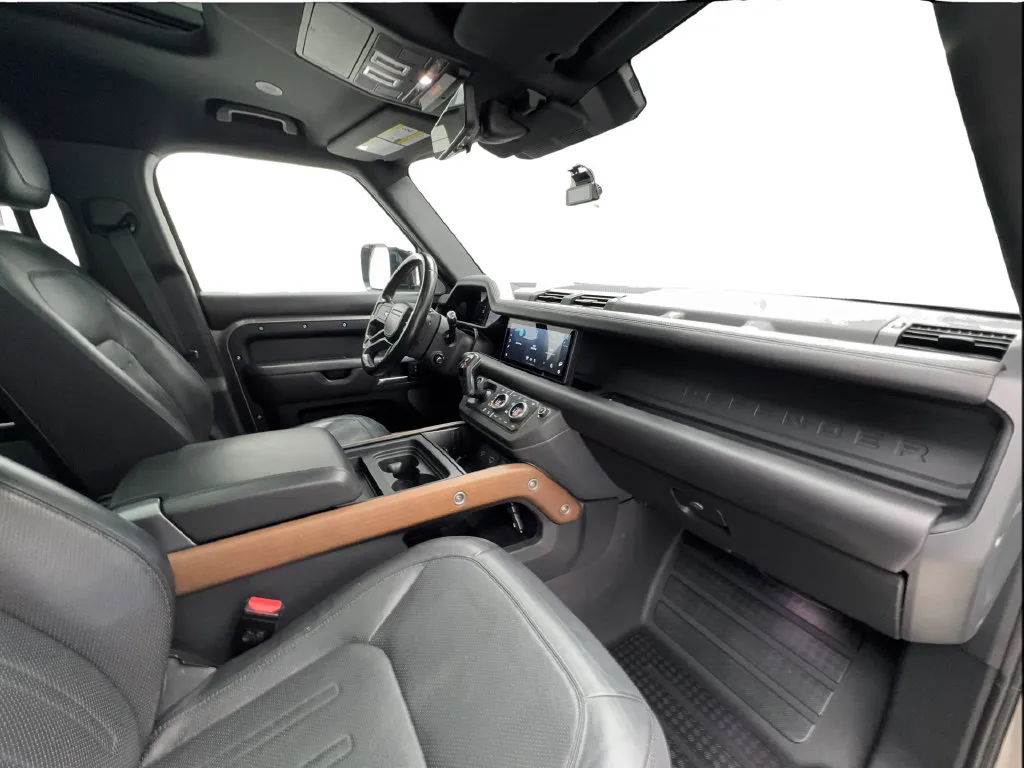 Land Rover Defender photo 35