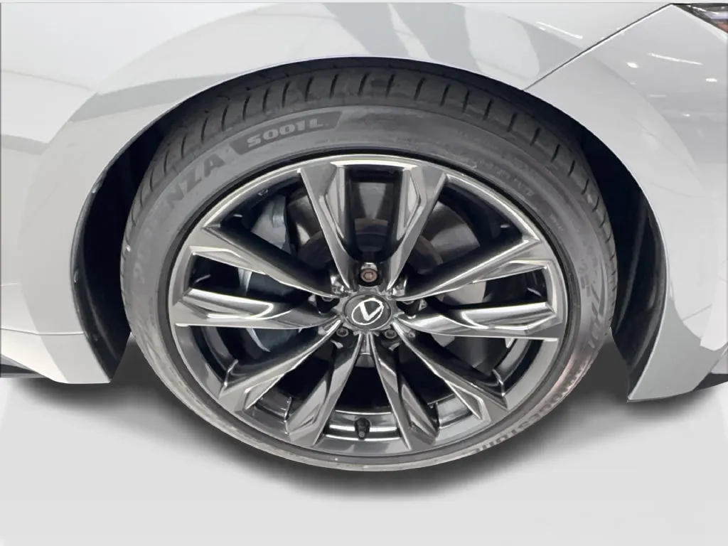 Lexus IS photo 16
