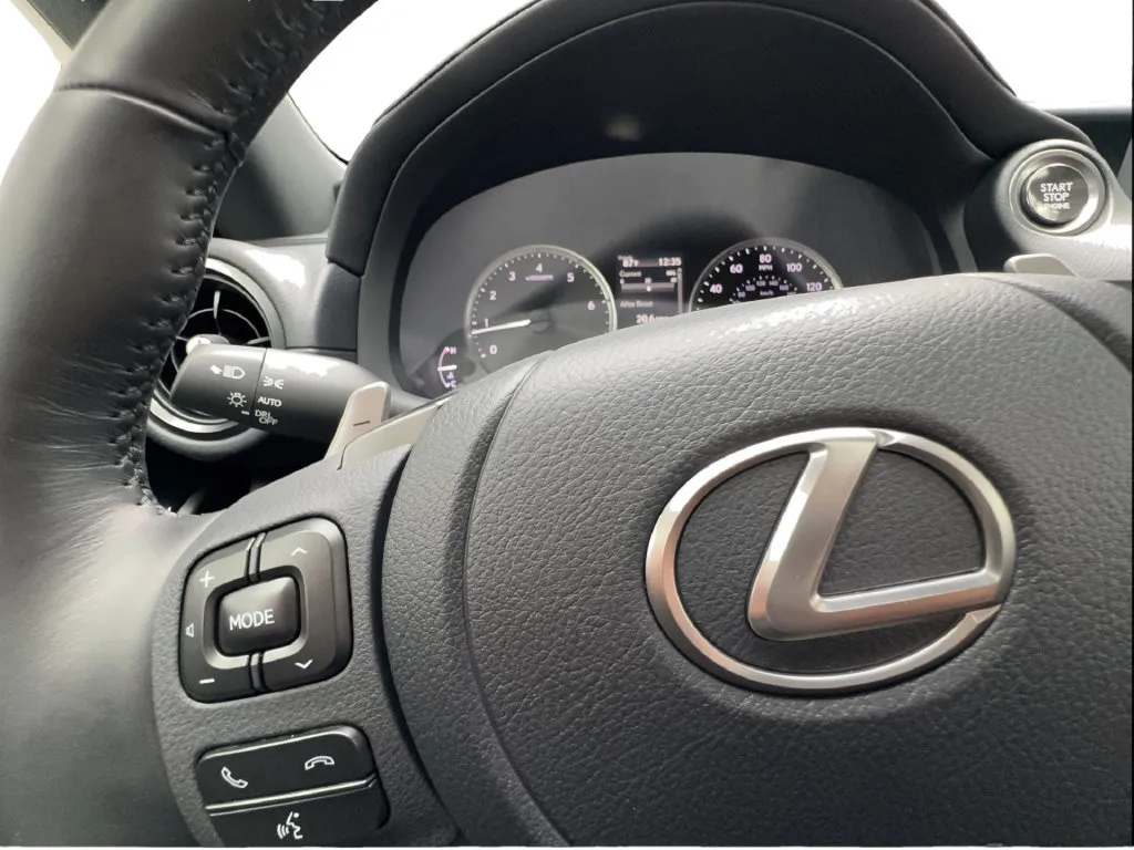 Lexus IS photo 47