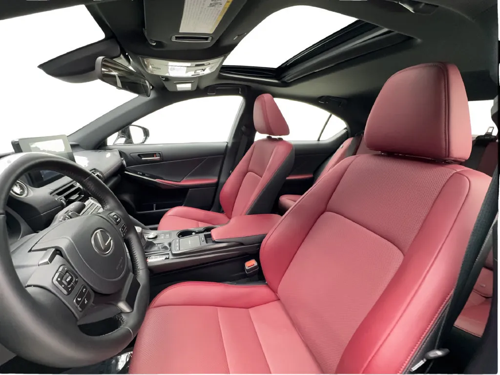 Lexus IS photo 21