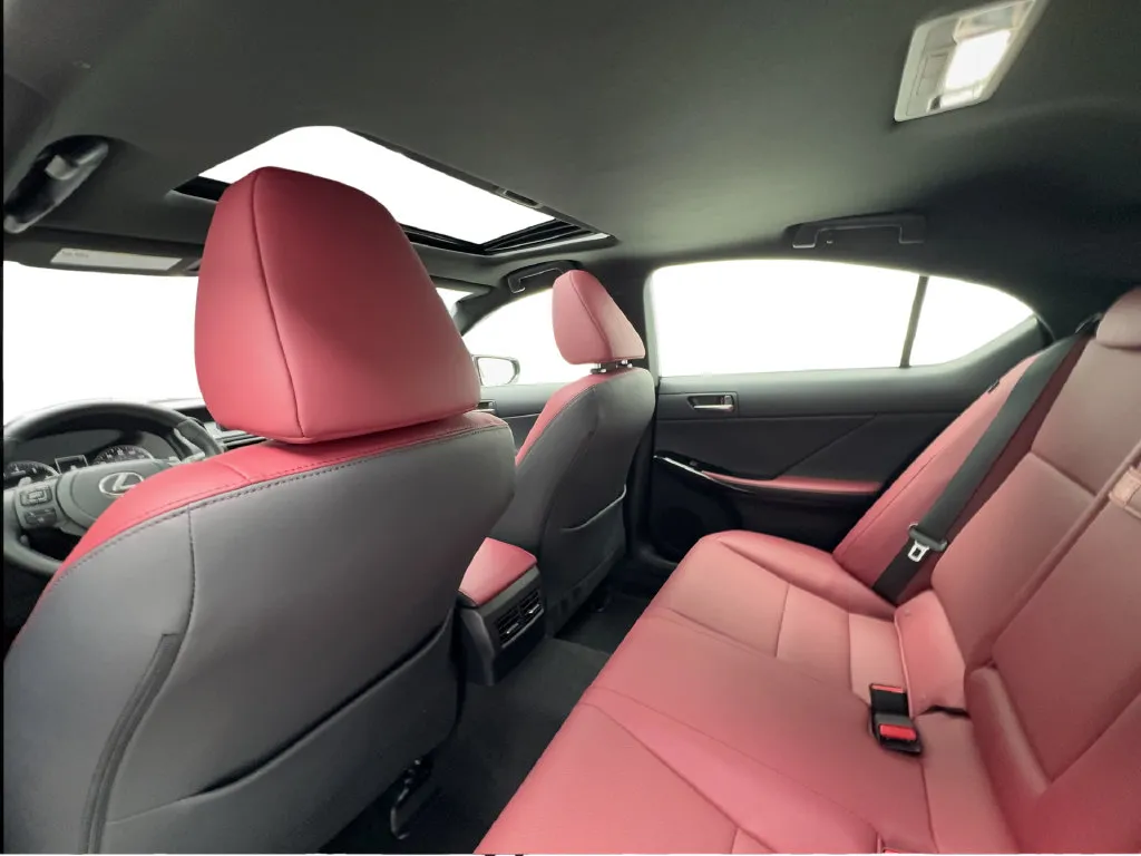 Lexus IS photo 27