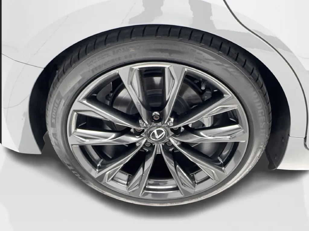 Lexus IS photo 18