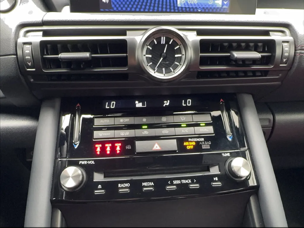 Lexus IS photo 54