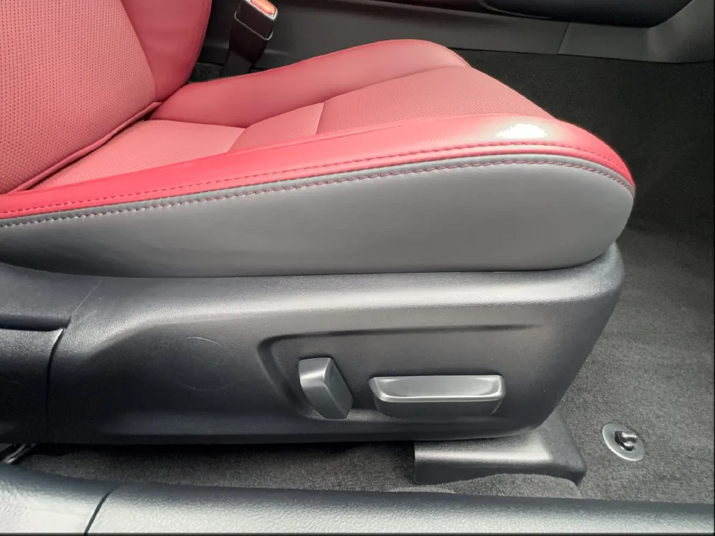 Lexus IS photo 35