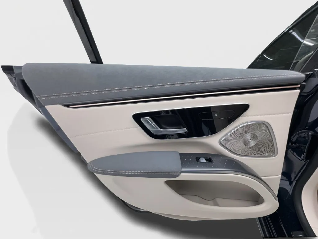 Mercedes-Benz EQS photo 27