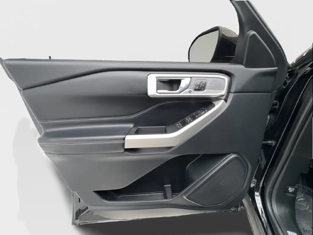 Ford Explorer photo 25