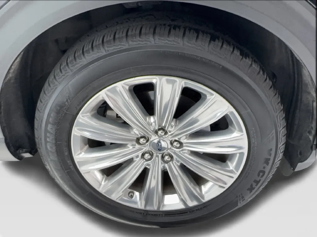 Ford Explorer photo 16