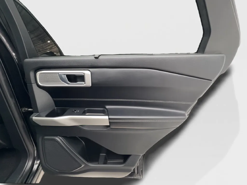 Ford Explorer photo 34