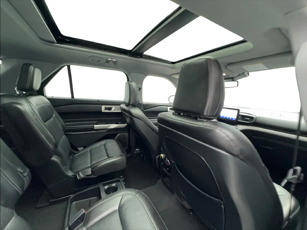 Ford Explorer photo 30