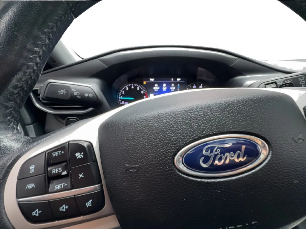 Ford Explorer photo 49