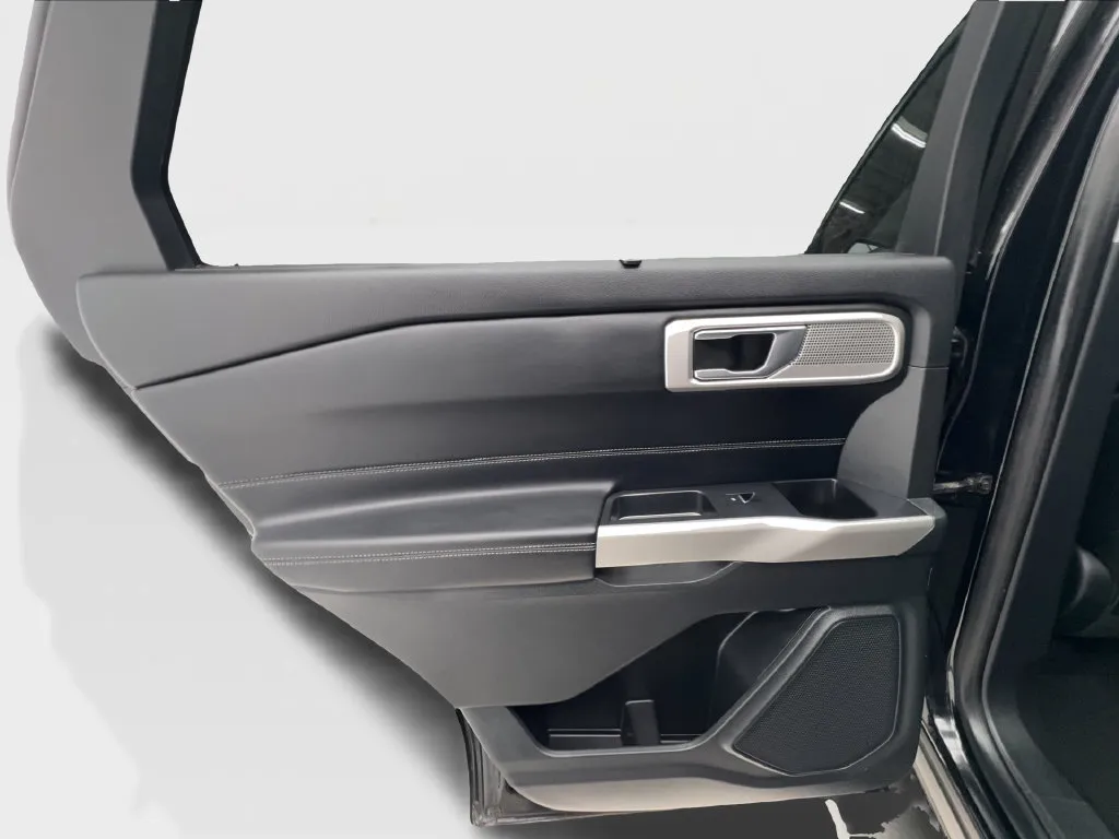 Ford Explorer photo 29