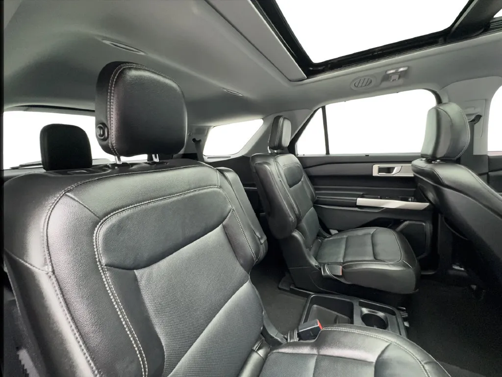 Ford Explorer photo 32