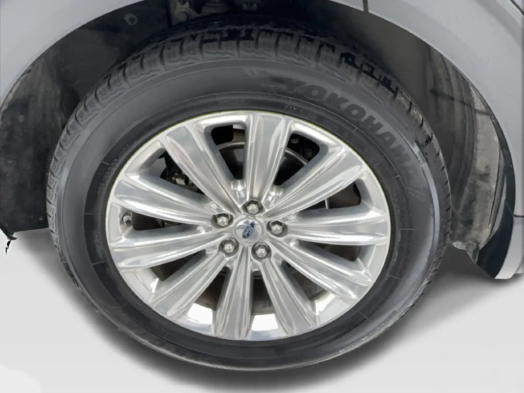 Ford Explorer photo 18