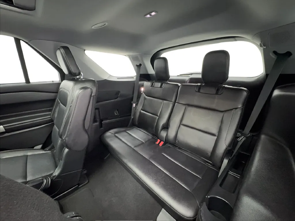 Ford Explorer photo 28
