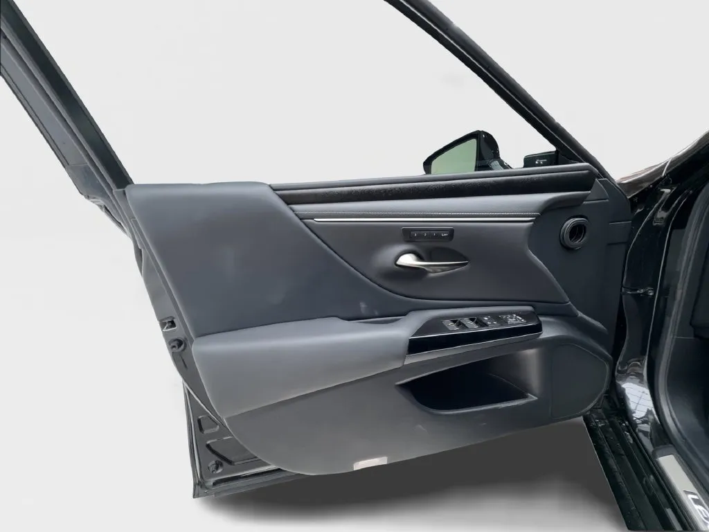 Lexus ES photo 25