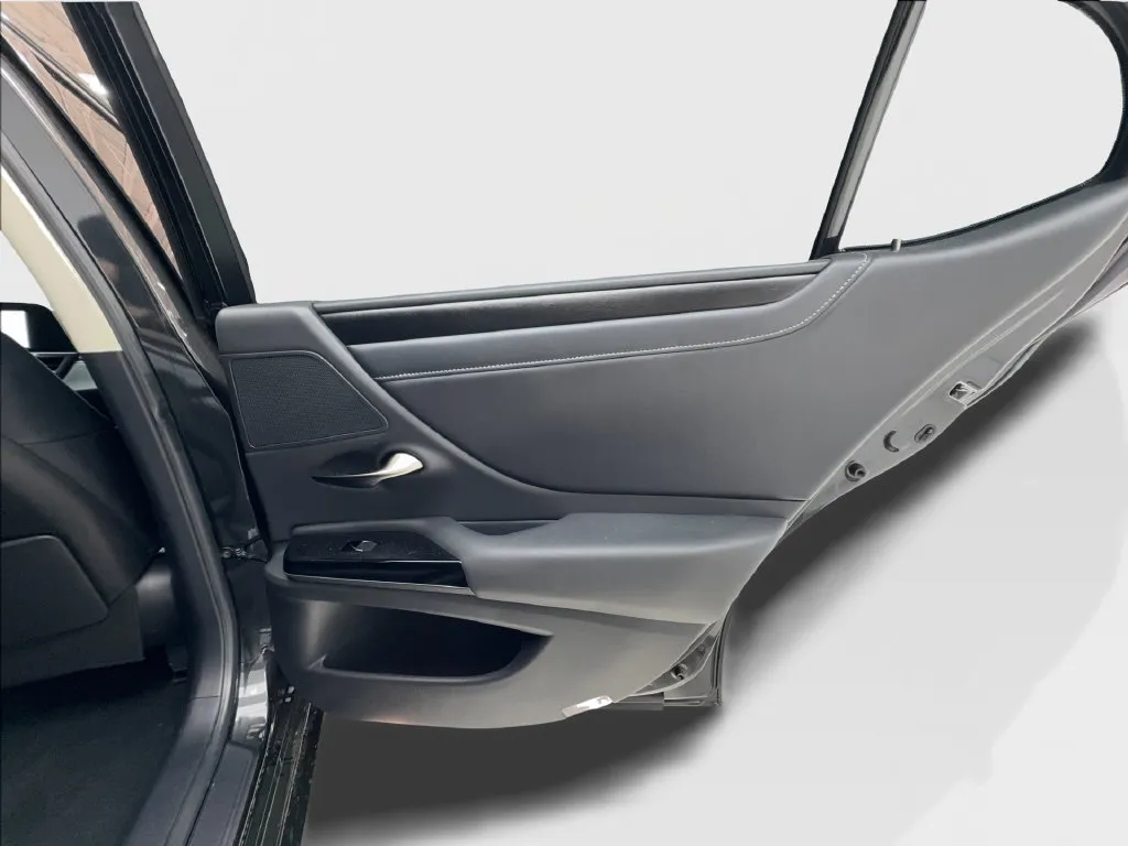 Lexus ES photo 32