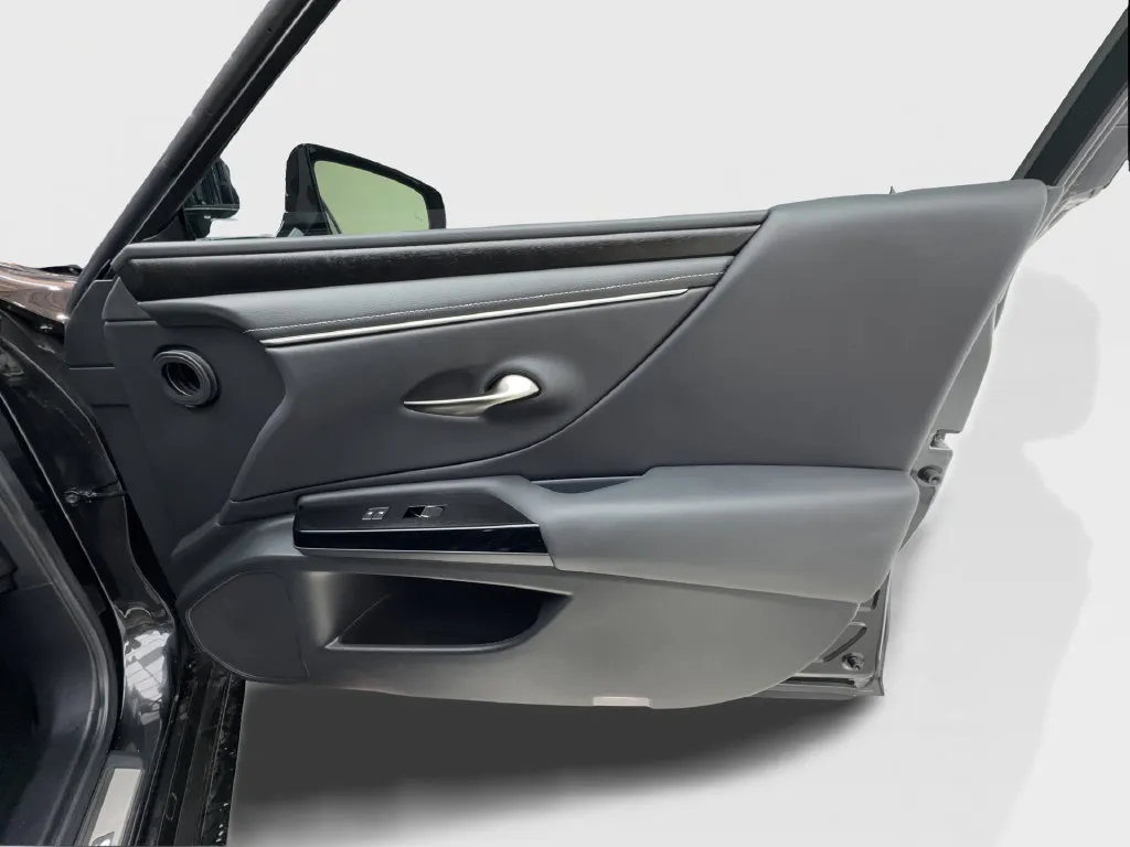 Lexus ES photo 36