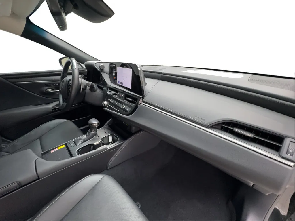 Lexus ES photo 34
