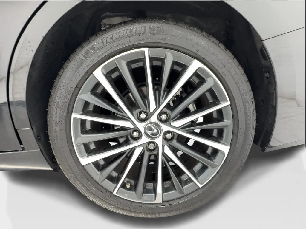 Lexus ES photo 16