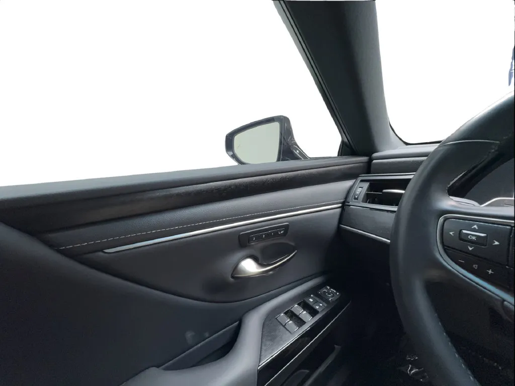 Lexus ES photo 42