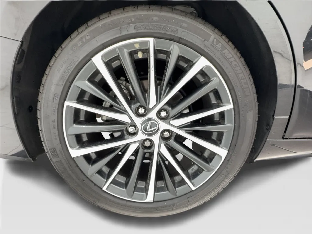 Lexus ES photo 18
