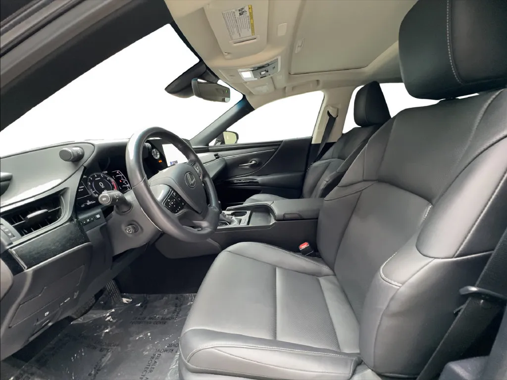 Lexus ES photo 21